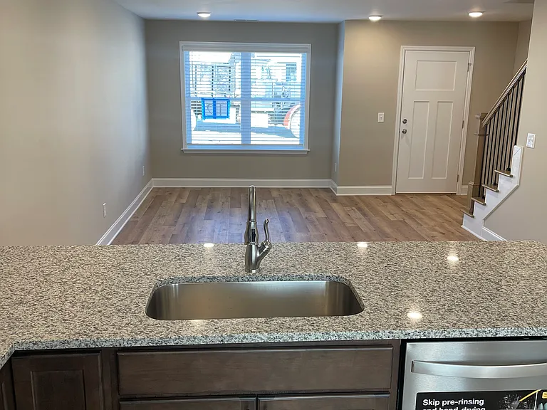 2205 Shady Ln NE #8 — Photo 8