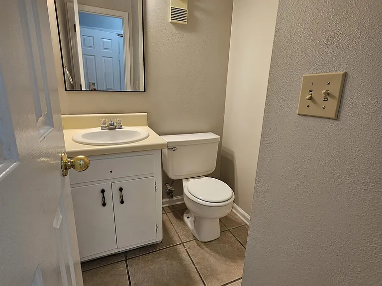 2388 Gregory Dr — Photo 19