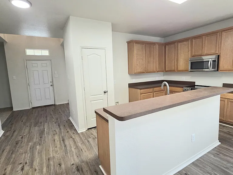 1846 Reynolds St — Photo 5