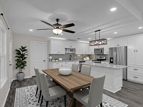 4th image of 399 S Main St