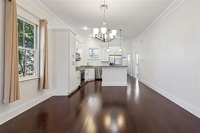 3 bed, 2.0 bath, 1561 sqft, $3,200 — Photo 2