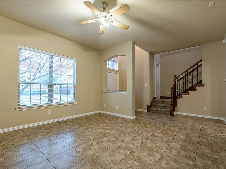 8704 Iron Horse Dr — Photo 4