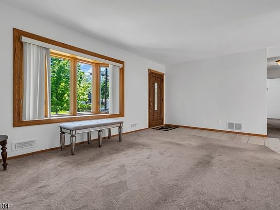 4th image of 179 Valley View Rd
