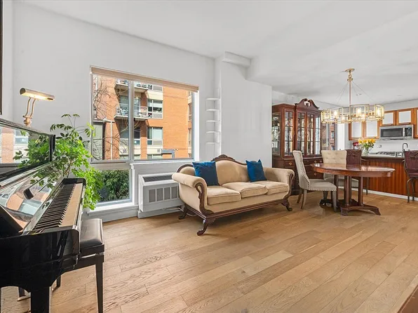 3585 Greystone Ave APT 3E, Bronx, NY 10463