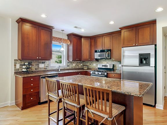 5th image of 1717 N Larrabee St #2N
