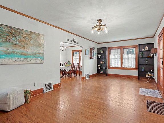 5th image of 1044 N Perry Ave