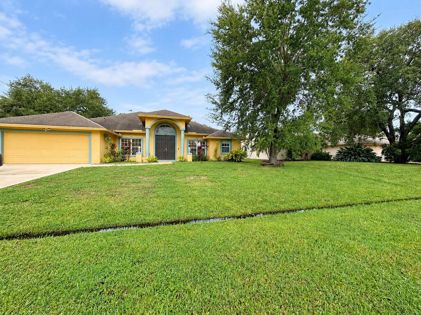 4 bed, 2.0 bath, 2244 sqft, $4,200 — Photo 2