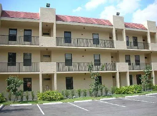 2 bed, 2.0 bath, 1090 sqft, $1,900 — Photo 1