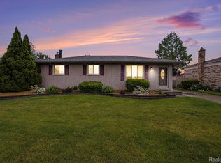 16362 Glenfield Dr, Macomb, MI 48044