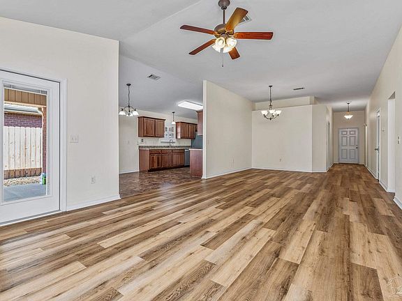 3rd image of 2403 Flintstone Dr