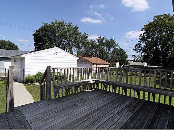 Deck & back yard