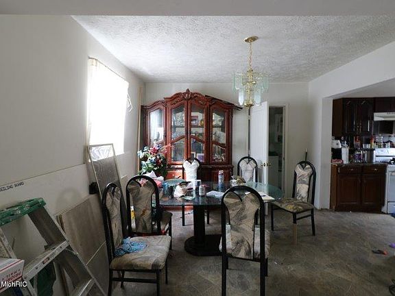 5th image of 131 Green St SE