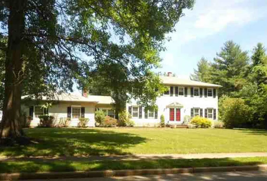 39 Douglass Dr photo 1