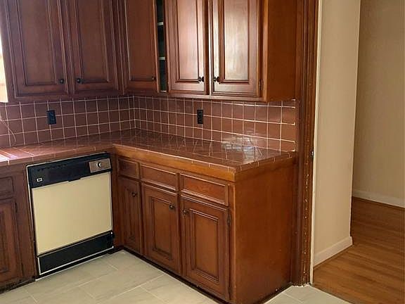 2nd image of 4017 Glenshire Dr
