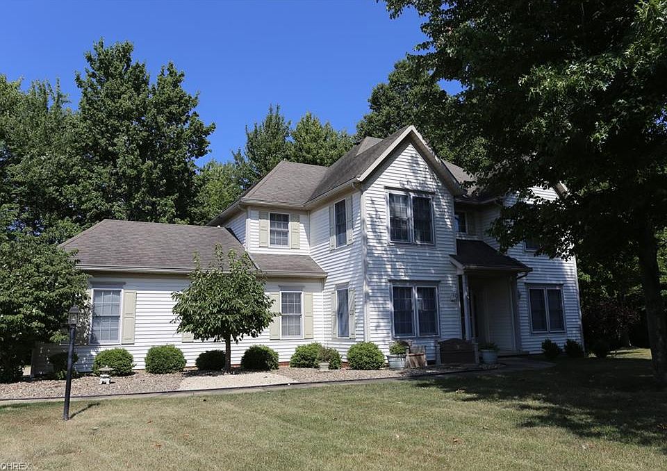 1st image of 905 Silverberry Ln