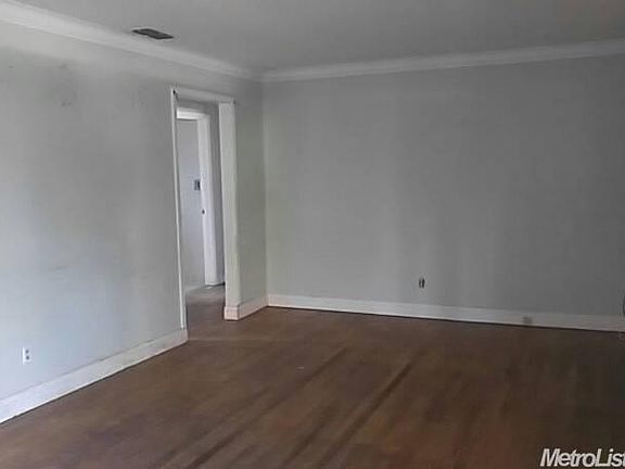 3rd image of 605 S Laurel St