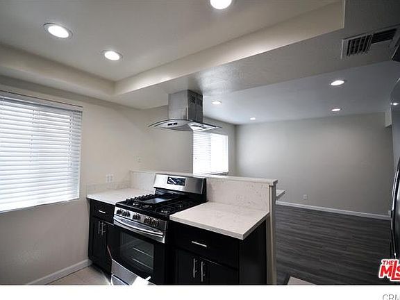 5th image of 18333 Hatteras St Unit 51