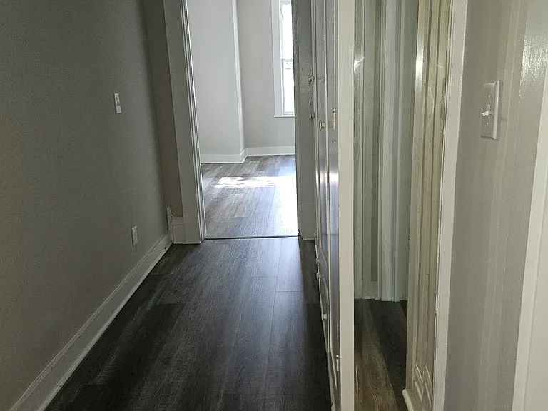602 W 6th St #B — Photo 2