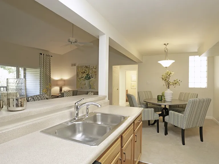 Lakemont Apartments — Photo 7