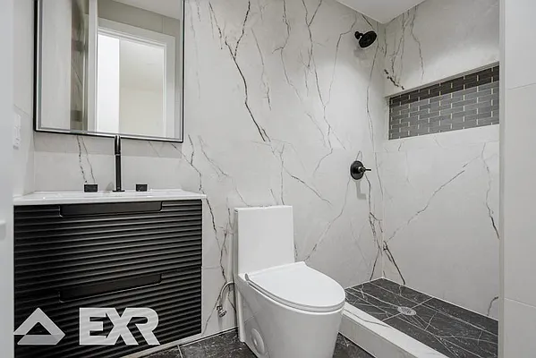 Rented by EXR | media 9