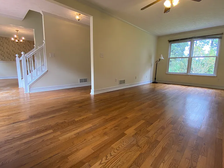 1188 Westchester Dr — Photo 2