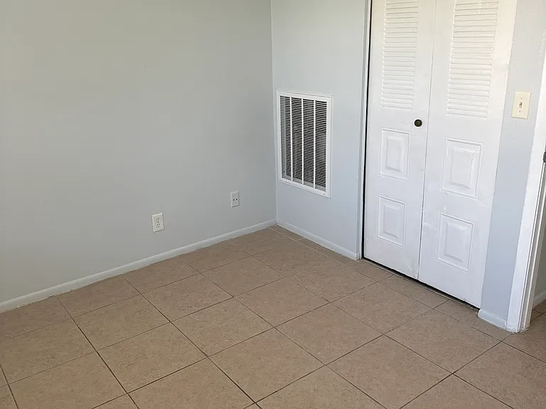 1540 SE Royal Green Cir #I204 — Photo 11