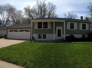 305 Norman Dr NE, Cedar Rapids, IA 52402