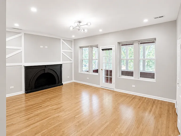 3 bed, 2.0 bath, 1250 sqft, $2,200 — Photo 12