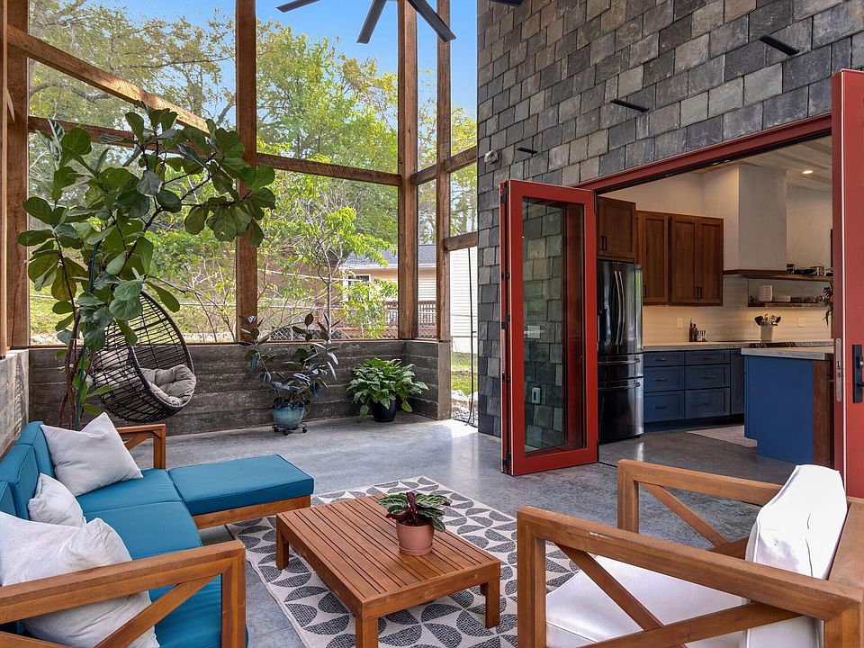 1st image of 501 Village Ct