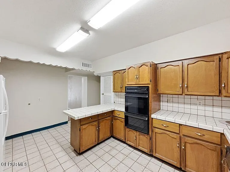 921 Olive Ave — Photo 5