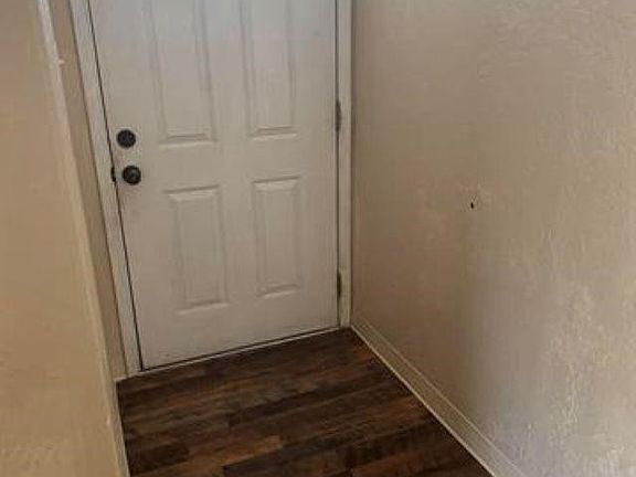 4th image of 945 E 26th Pl