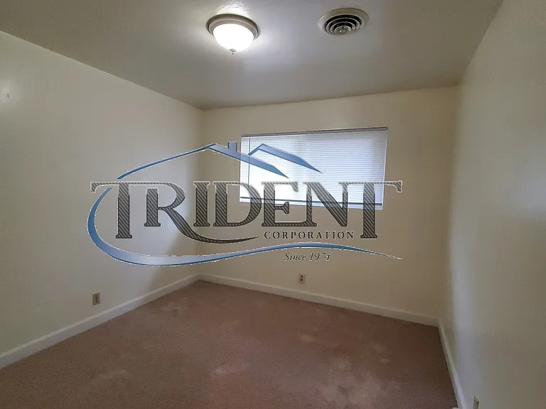 745 Queens Ave — Photo 12