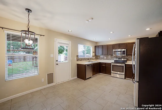 16526 Amberly Ct — Photo 9
