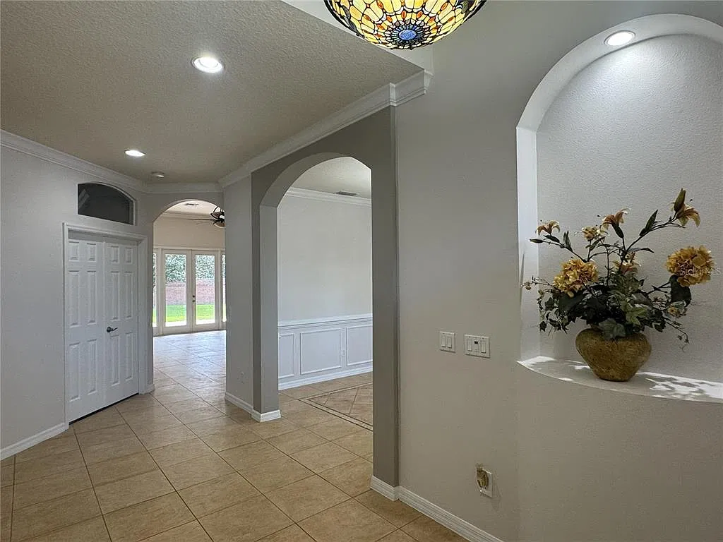 5 bed, 3.0 bath, 3064 sqft, $4,800 — Photo 2
