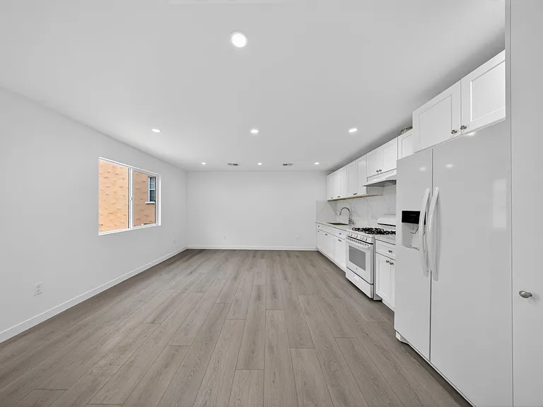 1316 1/2 Carlton Dr — Photo 8