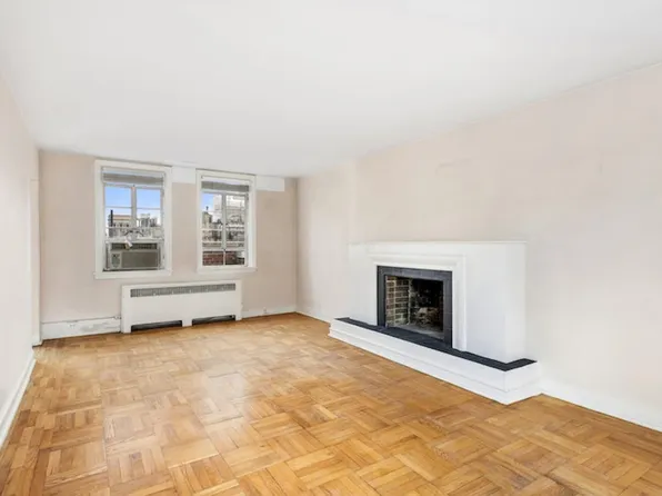 1060 Park Avenue image 2 of 6