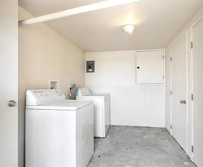 568 Alhambra St — Photo 16