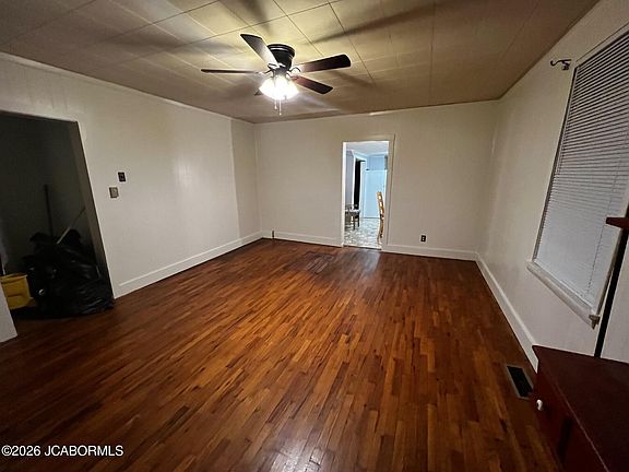 5th image of 402 E Howard St