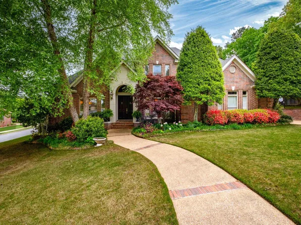 2 Frecourt Ln, Little Rock, AR 72223