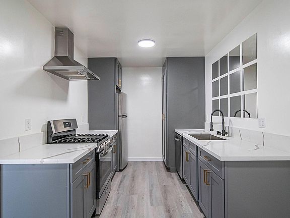 4th image of 167 S Oak Knoll Ave APT 12