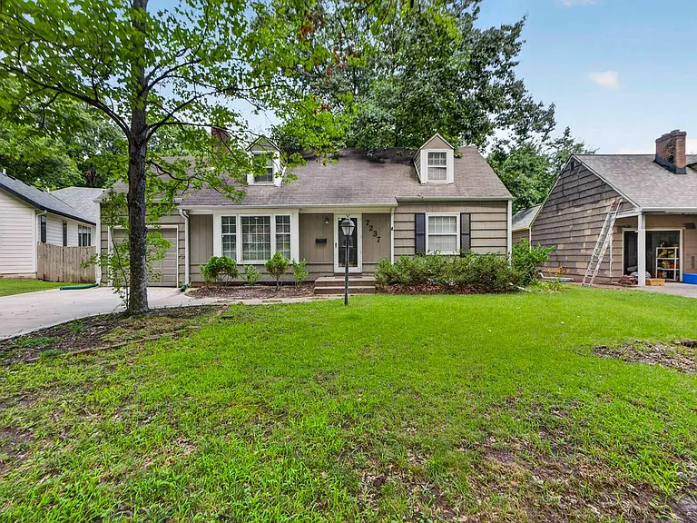 7237 Roe Ave — Photo 2