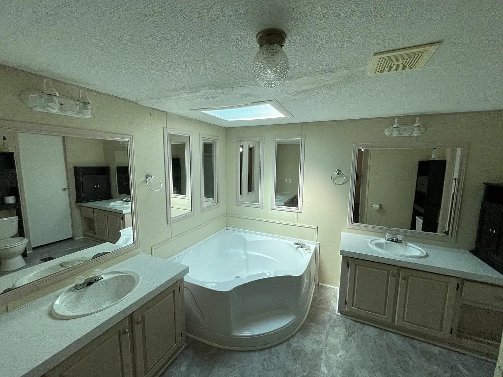 3 bed, 1216 sqft, $1,350 — Photo 2