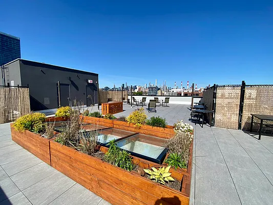 Rented by E Realty International Corp | media 10