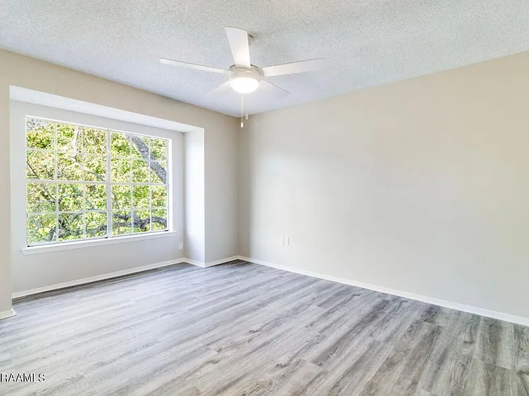 107 Meudon St #D — Photo 15