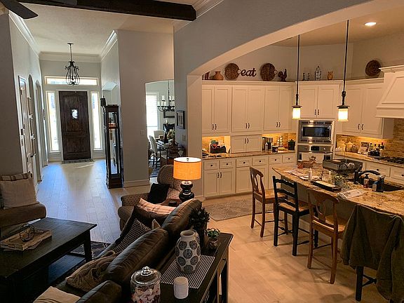 4th image of 966 Woodland Oaks