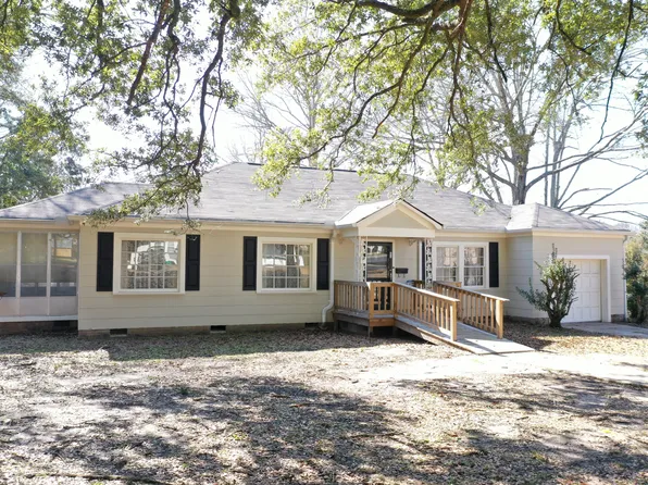 401 E Ivy St, Ellisville, MS 39437