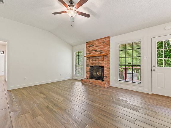 3rd image of 111 Winchester Dr