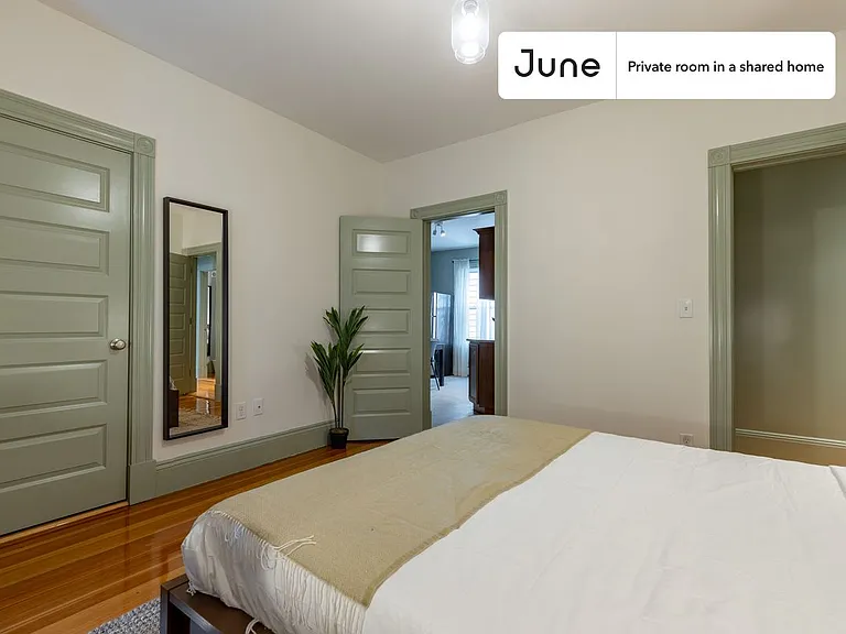 15 Romsey St #C — Photo 3