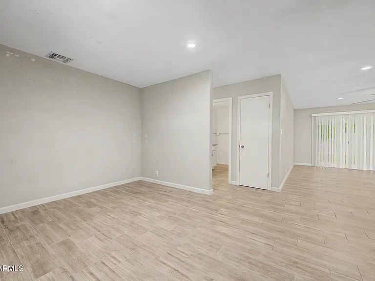 950 E Lilac Dr — Photo 5