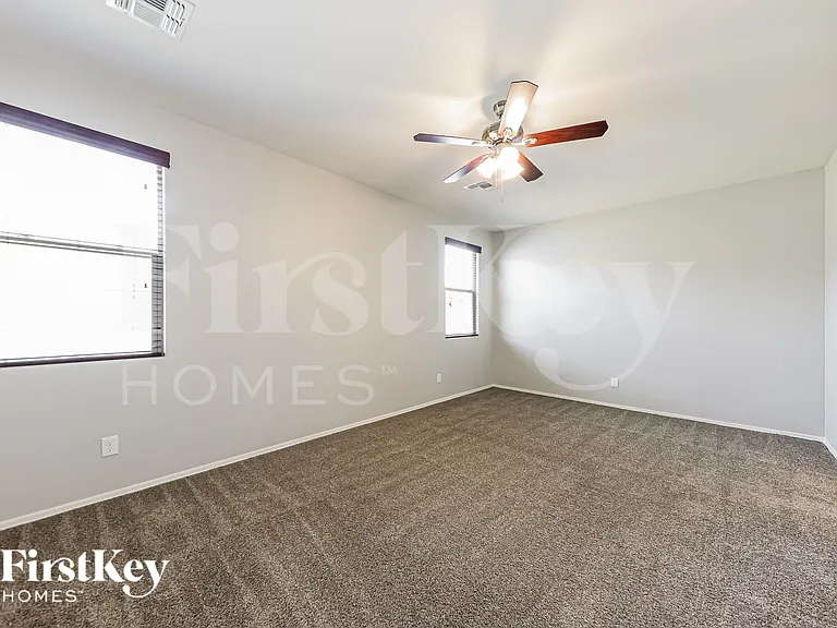 18068 W Tina Ln — Photo 10